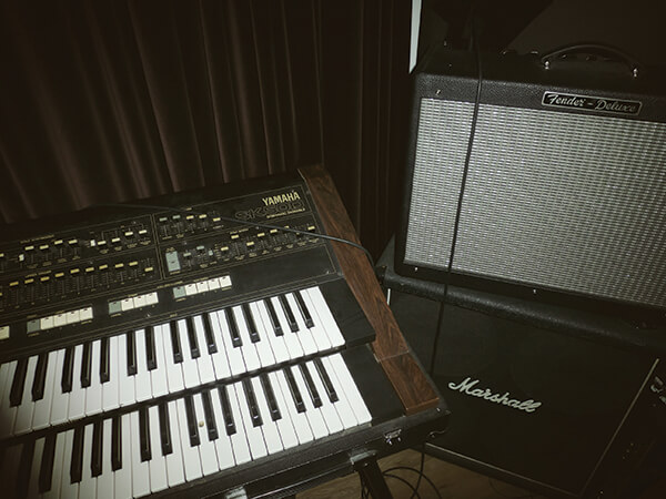 Essential Yamaha SK 50D and amps