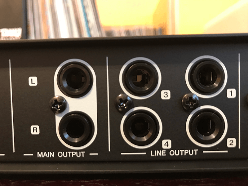 Main outs and line outs on the rear panel of the Steinberg UR44 USB audio interface