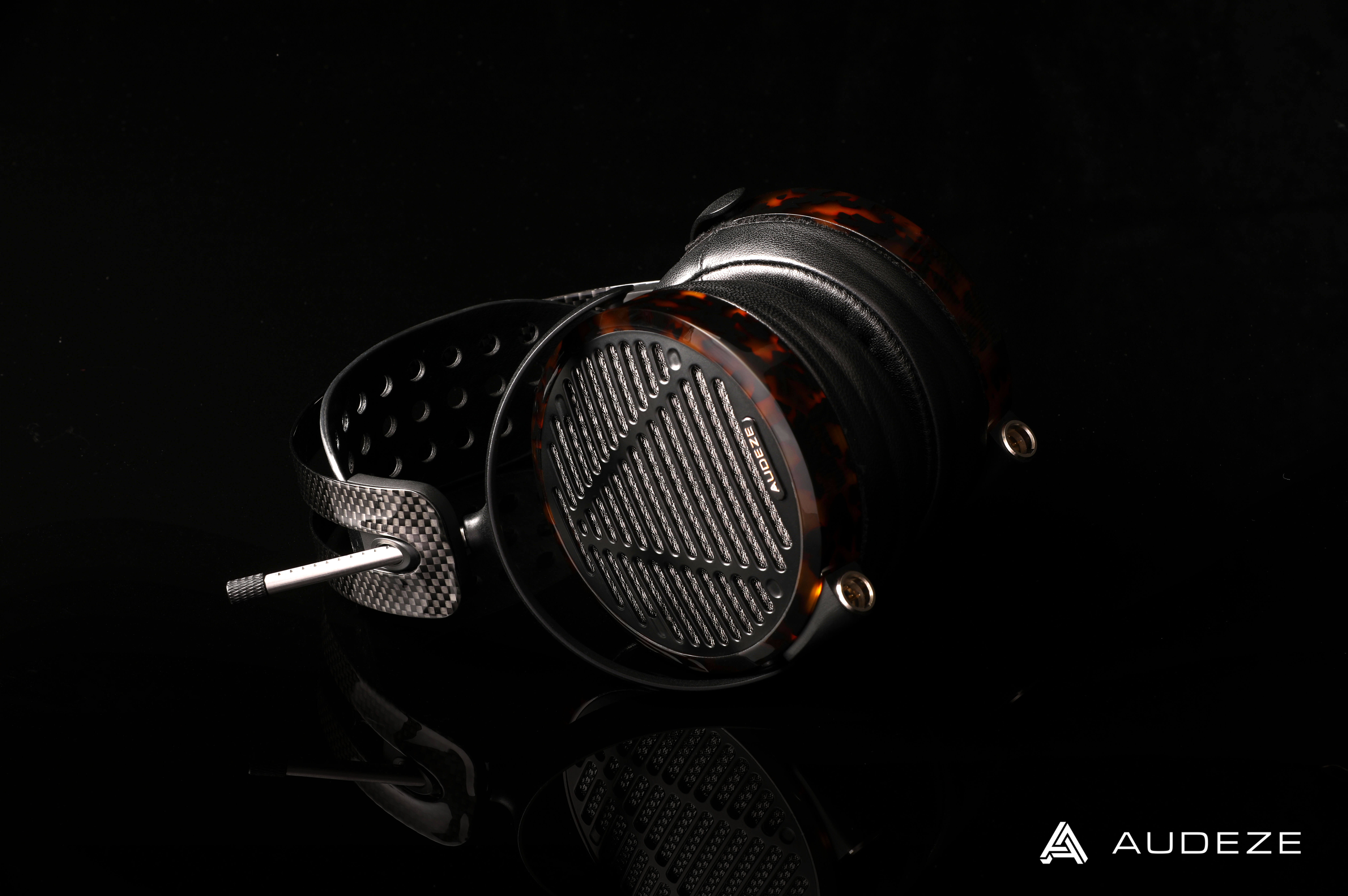 AUDEZE ANNOUNCES NEW LCD-5 FLAGSHIP  REFERENCE HEADPHONES
