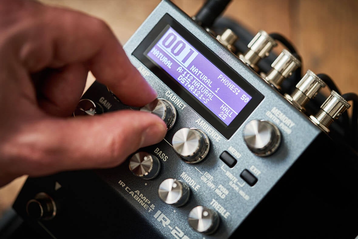 Boss IR-200 Amp and IR Cabinet Pedal REVIEW | Performer Mag